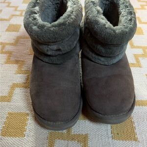 Cozy Gray Women's Boots